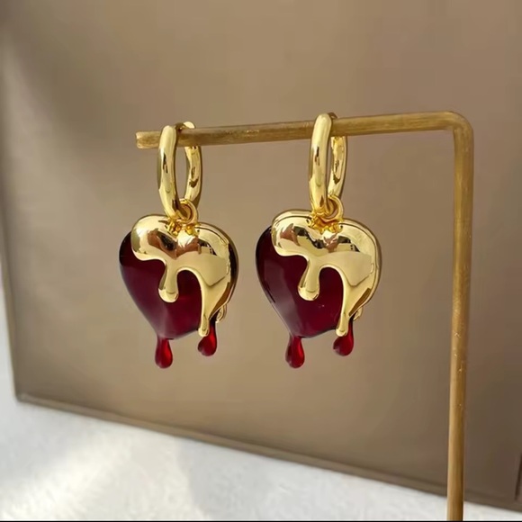 Red Dripping Heart Hoop Earrings 
Gold Resin Statement Jewelry stylish - Picture 5 of 10
